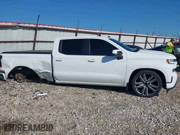 2020 Chevrolet Silverado 1500 LT z VIN 3GCPWCED1LG407738, wystawiony jako IAAI lot #43020970 z przebiegiem 50 701 mil mil oraz . Historia ofert i sprzedaży dostępna na DreamBid. Obrazek 14.