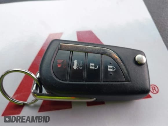 ✅ 2004 Toyota Sequoia SR5 • VIN: 5TDZT34A04S235004 • Лот: 43764662. Опубликован ранее на IAAI с пробегом Не указан. Бесплатный доступ к архиву аукционных продаж из США и подробный отчёт об истории автомобиля на DreamBid. Изображение 11.