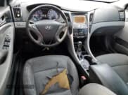 ✅ 2013 Hyundai Sonata SE • VIN: 5NPEC4AC2DH687407 • Лот: 83888895. Опубликован ранее на Copart с пробегом 74 483 миль. Бесплатный доступ к архиву аукционных продаж из США и подробный отчёт об истории автомобиля на DreamBid. Изображение 8.