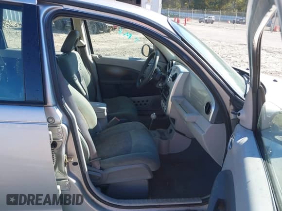 ✅ 2006 Chrysler PT Cruiser • VIN: 3A4FY48B56T351802 • Lot: 43466581. Wystawiony na IAAI z przebiegiem 174 112 mil. Bezpłatny archiwum sprzedaży aukcyjnych z USA i szczegółowy raport historii pojazdu na DreamBid. Zdjęcie 5.