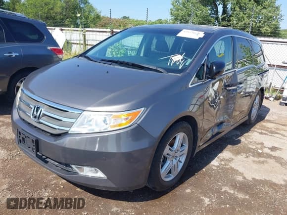 ✅ 2013 Honda Odyssey Touring • VIN: 5FNRL5H94DB078643 • Lot: 42923078. Wystawiony na IAAI z przebiegiem 179 444 mil. Bezpłatny archiwum sprzedaży aukcyjnych z USA i szczegółowy raport historii pojazdu na DreamBid. Zdjęcie 2.