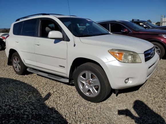 ✅ 2008 Toyota RAV4 Limited • VIN: JTMZD31V685099722 • Lot: 85714875. Wystawiony na Copart z przebiegiem 214 152 mil. Bezpłatny archiwum sprzedaży aukcyjnych z USA i szczegółowy raport historii pojazdu na DreamBid. Zdjęcie 4.