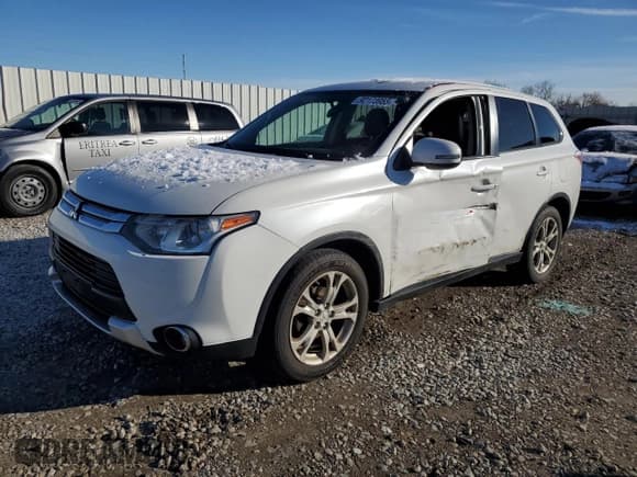 ✅ 2015 Mitsubishi Outlander SE • VIN: JA4AD3A32FZ000485 • Лот: 92173955. Опубликован ранее на Copart с пробегом 165 849 миль. Бесплатный доступ к архиву аукционных продаж из США и подробный отчёт об истории автомобиля на DreamBid. Изображение 1.
