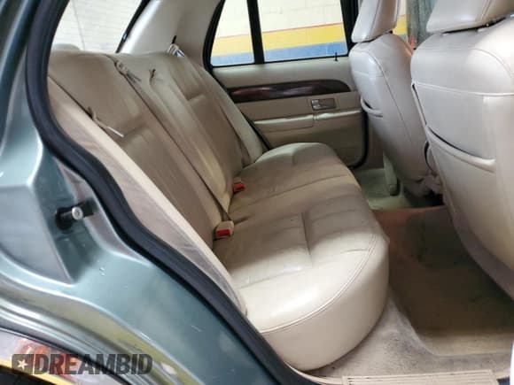 ✅ 2006 Mercury Grand Marquis LS Premium • VIN: 2MEHM75WX6X602913 • Лот: 85678645. Опубликован ранее на Copart с пробегом 252 468 миль. Бесплатный доступ к архиву аукционных продаж из США и подробный отчёт об истории автомобиля на DreamBid. Изображение 10.