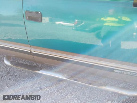 ✅ 1996 Chevrolet Silverado 1500 • VIN: 2GCEK19M0T1181122 • Lot: 43680723. Wystawiony na IAAI z przebiegiem 199 663 mil. Bezpłatny archiwum sprzedaży aukcyjnych z USA i szczegółowy raport historii pojazdu na DreamBid. Zdjęcie 6.