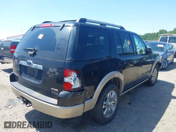 ✅ 2007 Ford Explorer Eddie Bauer • VIN: 1FMEU64867UB81262 • Лот: 42558524. Опубликован ранее на IAAI с пробегом 185 471 миль. Бесплатный доступ к архиву аукционных продаж из США и подробный отчёт об истории автомобиля на DreamBid. Изображение 4.