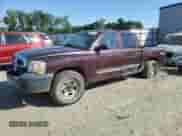 2005 Dodge Dakota ST z VIN 1D7HW28K95S363689, wystawiony jako Copart lot #60619324 z przebiegiem 175 854 mil mil oraz Szkoda całkowita • Salvage title. Historia ofert i sprzedaży dostępna na DreamBid. Obrazek 1.