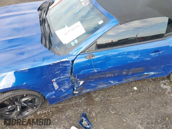 ✅ 2021 Chevrolet Camaro 1LT • VIN: 1G1FB3DS8M0110133 • Lot: 41772438. Wystawiony na IAAI z przebiegiem 53 700 mil. Bezpłatny archiwum sprzedaży aukcyjnych z USA i szczegółowy raport historii pojazdu na DreamBid. Zdjęcie 6.