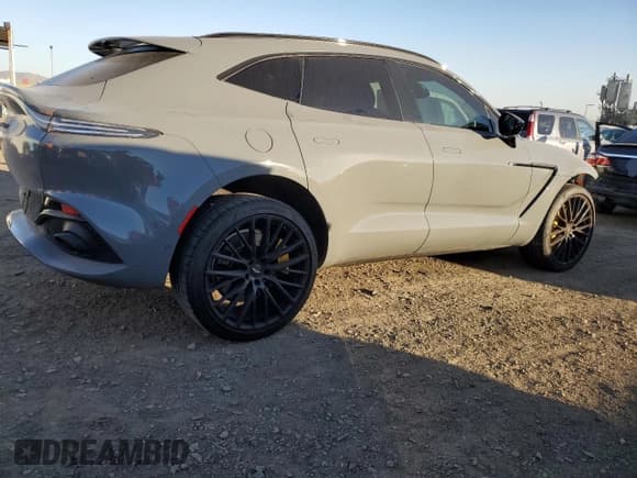 ✅ 2022 Aston Martin DBX • VIN: SD7VUJAW1NTV04534 • Lot: 87969325. Listed on Copart with 17,373 mi. Free auction sales archive from the USA and detailed vehicle history report at DreamBid. Image 3.