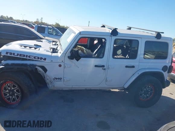 ✅ 2020 Jeep Wrangler Unlimited Rubicon • VIN: 1C4JJXFM9LW211610 • Lot: 41041368. Listed on IAAI with Not provided. Free auction sales archive from the USA and detailed vehicle history report at DreamBid. Image 14.