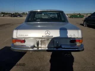 ✅ 1972 Mercedes-Benz 280 • VIN: 10806712014161 • Лот: 84593685. Опубликован ранее на Copart с пробегом 92 360 миль. Бесплатный доступ к архиву аукционных продаж из США и подробный отчёт об истории автомобиля на DreamBid. Изображение 6.