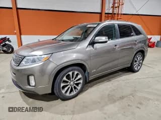 ✅ 2015 Kia Sorento SX Limited • VIN: 5XYKWDA75FG639231 • Lot: 97033955. Listed on Copart with 241,234 mi. Free auction sales archive from the USA and detailed vehicle history report at DreamBid. Image 1.