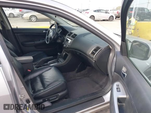 ✅ 2003 Honda Accord EX • VIN: 1HGCM66593A000389 • Lot: 43810844. Listed on IAAI with 294,985 mi. Free auction sales archive from the USA and detailed vehicle history report at DreamBid. Image 5.