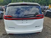 ✅ 2023 Chrysler Pacifica Hybrid Touring L • VIN: 2C4RC1L77PR609289 • Lot: 95739665. Wystawiony na Copart z przebiegiem 4 156 mil. Bezpłatny archiwum sprzedaży aukcyjnych z USA i szczegółowy raport historii pojazdu na DreamBid. Zdjęcie 6.