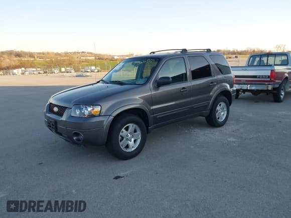 ✅ 2006 Ford Escape Limited • VIN: 1FMYU94196KD24717 • Лот: 43664033. Опубликован ранее на IAAI с пробегом 111 419 миль. Бесплатный доступ к архиву аукционных продаж из США и подробный отчёт об истории автомобиля на DreamBid. Изображение 2.