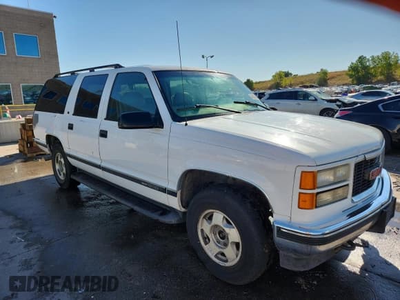 ✅ 1999 GMC Suburban • VIN: 3GKFK16R6XG549955 • Lot: 69302585. Listed on Copart with 204,949 mi. Free auction sales archive from the USA and detailed vehicle history report at DreamBid. Image 4.