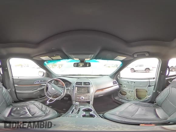 ✅ 2016 Ford Explorer Platinum • VIN: 1FM5K8HT9GGC10817 • Lot: 93605015. Wystawiony na Copart z przebiegiem 133 058 mil. Bezpłatny archiwum sprzedaży aukcyjnych z USA i szczegółowy raport historii pojazdu na DreamBid. Zdjęcie 16.