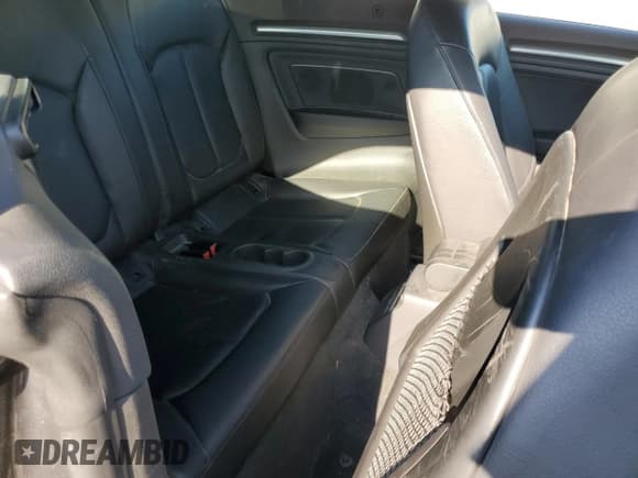 ✅ 2019 Audi A3 Cabriolet Premium Plus • VIN: WAUYELFF3K1032226 • Лот: 68463175. Опубликован ранее на Copart с пробегом 42 957 миль. Бесплатный доступ к архиву аукционных продаж из США и подробный отчёт об истории автомобиля на DreamBid. Изображение 10.