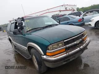 ✅ 1998 Chevrolet Blazer LS • VIN: 1GNDT13W3W2192985 • Lot: 42642518. Wystawiony na IAAI z przebiegiem 139 608 mil. Bezpłatny archiwum sprzedaży aukcyjnych z USA i szczegółowy raport historii pojazdu na DreamBid. Zdjęcie 1.