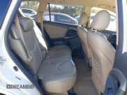 ✅ 2006 Toyota RAV4 Limited • VIN: JTMZK31V765005625 • Lot: 43350686. Wystawiony na IAAI z przebiegiem 252 599 mil. Bezpłatny archiwum sprzedaży aukcyjnych z USA i szczegółowy raport historii pojazdu na DreamBid. Zdjęcie 8.