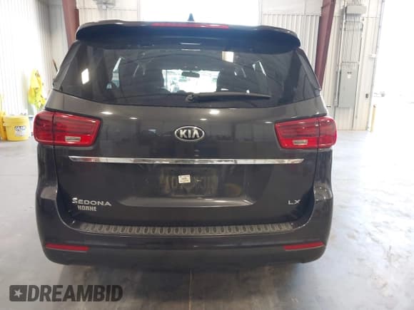 ✅ 2020 Kia Sedona EX • VIN: KNDMB5C15L6593188 • Lot: 42643755. Wystawiony na IAAI z przebiegiem 144 167 mil. Bezpłatny archiwum sprzedaży aukcyjnych z USA i szczegółowy raport historii pojazdu na DreamBid. Zdjęcie 15.
