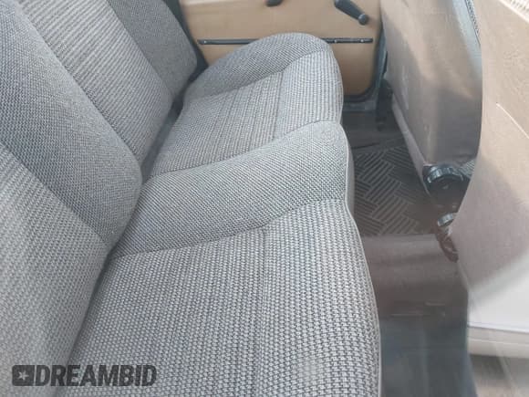 ✅ 1986 Volkswagen Jetta • VIN: WVWGA0167GW305906 • Lot: 42827938. Wystawiony na IAAI z przebiegiem 64 092 mil. Bezpłatny archiwum sprzedaży aukcyjnych z USA i szczegółowy raport historii pojazdu na DreamBid. Zdjęcie 8.