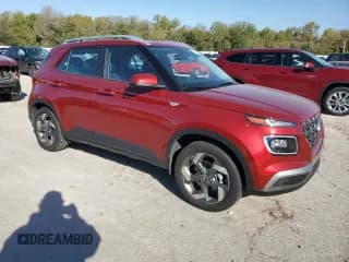 ✅ 2024 Hyundai Venue SEL • VIN: KMHRC8A32RU300727 • Lot: 73890674. Wystawiony na Copart z przebiegiem 6 869 mil. Bezpłatny archiwum sprzedaży aukcyjnych z USA i szczegółowy raport historii pojazdu na DreamBid. Zdjęcie 4.