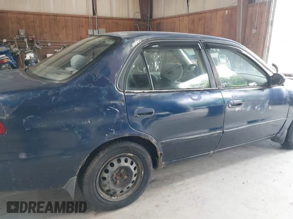 ✅ 2001 Toyota Corolla CE • VIN: 2T1BR12E41C445877 • Lot: 42678882. Wystawiony na IAAI z przebiegiem 218 402 mil. Bezpłatny archiwum sprzedaży aukcyjnych z USA i szczegółowy raport historii pojazdu na DreamBid. Zdjęcie 6.
