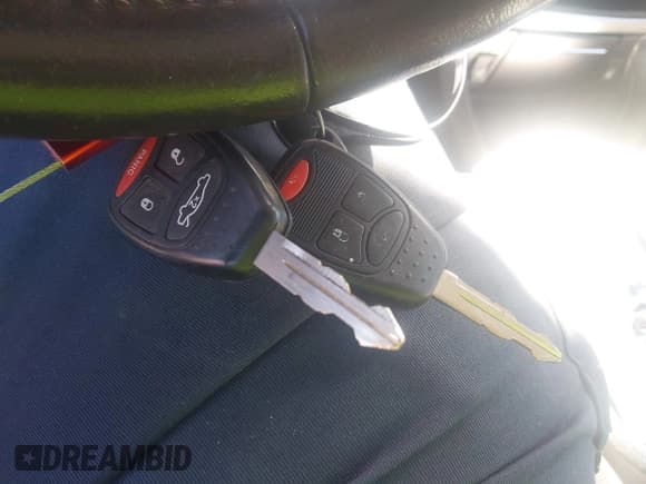 ✅ 2005 Chrysler 300 C • VIN: 2C3JA63H25H576637 • Lot: 43500412. Wystawiony na IAAI z przebiegiem 62 906 mil. Bezpłatny archiwum sprzedaży aukcyjnych z USA i szczegółowy raport historii pojazdu na DreamBid. Zdjęcie 11.