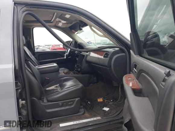 ✅ 2009 Chevrolet Tahoe LTZ • VIN: 1GNFC33099R297719 • Lot: 42064490. Listed on IAAI with 215,466 mi. Free auction sales archive from the USA and detailed vehicle history report at DreamBid. Image 5.