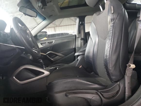 ✅ 2013 Hyundai Veloster w/Black Int • VIN: KMHTC6AD2DU144071 • Lot: 72929934. Wystawiony na Copart z przebiegiem 149 120 mil. Bezpłatny archiwum sprzedaży aukcyjnych z USA i szczegółowy raport historii pojazdu na DreamBid. Zdjęcie 7.