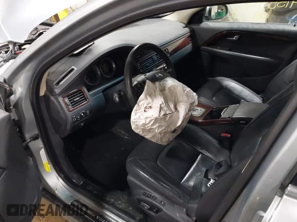 ✅ 2008 Volvo S80 V8 • VIN: YV1AH852481079520 • Lot: 41555947. Listed on IAAI with 158,468 mi. Free auction sales archive from the USA and detailed vehicle history report at DreamBid. Image 5.