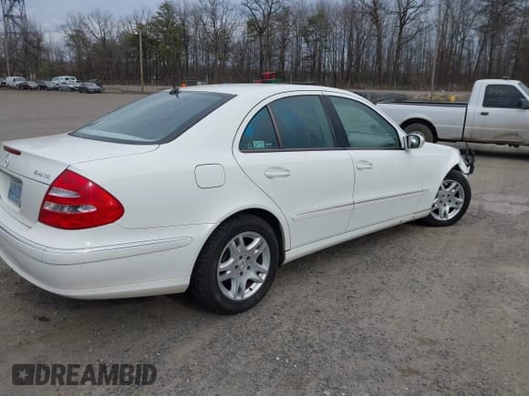 ✅ 2005 Mercedes-Benz E 320 • VIN: WDBUF82J55X179962 • Лот: 41649707. Опубликован ранее на IAAI с пробегом Не указан. Бесплатный доступ к архиву аукционных продаж из США и подробный отчёт об истории автомобиля на DreamBid. Изображение 4.