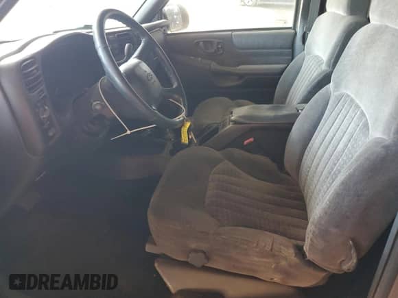 2002 Chevrolet S-10 LS z VIN 1GCDT19W128235954, wystawiony jako Copart lot #91596765 z przebiegiem 277 489 mil mil oraz Szkoda całkowita • Salvage title. Historia ofert i sprzedaży dostępna na DreamBid. Obrazek 7.