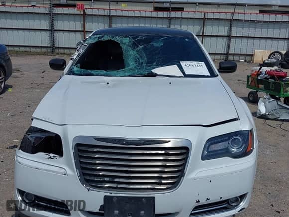 2014 Chrysler 300 S с VIN 2C3CCABG3EH262008, выставлен на аукционе IAAI как лот 42087435 с пробегом 248 794 миль миль и . История ставок и продаж доступна на DreamBid. Изображение 13.