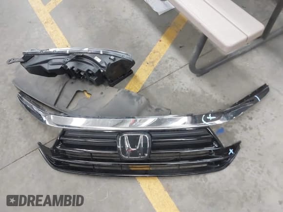 ✅ 2024 Honda Odyssey Touring • VIN: 5FNRL6H8XRB032500 • Lot: 43482392. Wystawiony na IAAI z przebiegiem 10 786 mil. Bezpłatny archiwum sprzedaży aukcyjnych z USA i szczegółowy raport historii pojazdu na DreamBid. Zdjęcie 12.