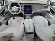 ✅ 2023 Mercedes-Benz EQE 350+ • VIN: W1KEG2BB4PF015190 • Lot: 55633594. Wystawiony na Copart z przebiegiem 14 807 mil. Bezpłatny archiwum sprzedaży aukcyjnych z USA i szczegółowy raport historii pojazdu na DreamBid. Zdjęcie 8.