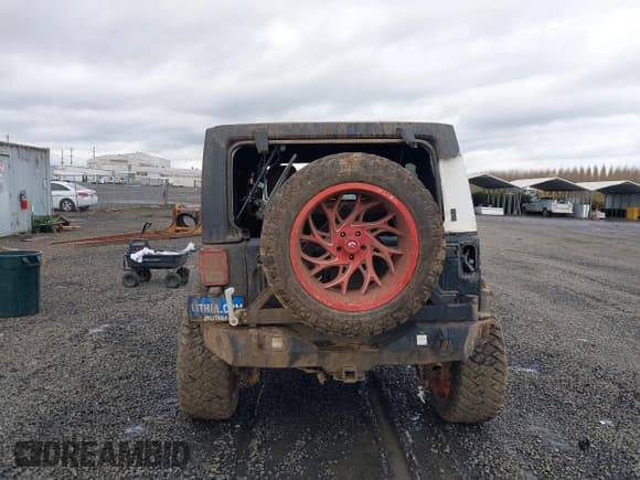 ✅ 2018 Jeep Wrangler Unlimited Rubicon Recon • VIN: 1C4BJWFG9JL844051 • Lot: 40923174. Wystawiony na IAAI z przebiegiem 64 309 mil. Bezpłatny archiwum sprzedaży aukcyjnych z USA i szczegółowy raport historii pojazdu na DreamBid. Zdjęcie 17.