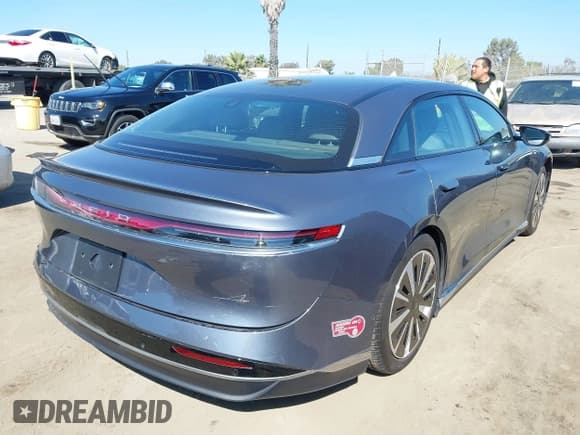 ✅ 2023 Lucid Air Pure • VIN: 50EA1PFA3PA007664 • Lot: 43409294. Wystawiony na IAAI z przebiegiem 13 380 mil. Bezpłatny archiwum sprzedaży aukcyjnych z USA i szczegółowy raport historii pojazdu na DreamBid. Zdjęcie 4.