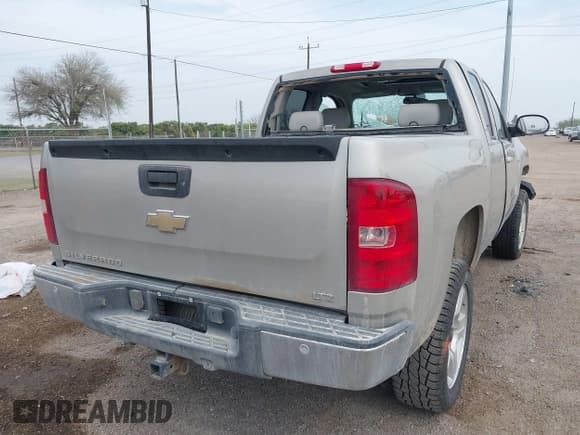 ✅ 2008 Chevrolet Silverado 1500 • VIN: 1GCEC19YX8Z293442 • Lot: 41645039. Wystawiony na IAAI z przebiegiem 128 008 mil. Bezpłatny archiwum sprzedaży aukcyjnych z USA i szczegółowy raport historii pojazdu na DreamBid. Zdjęcie 4.