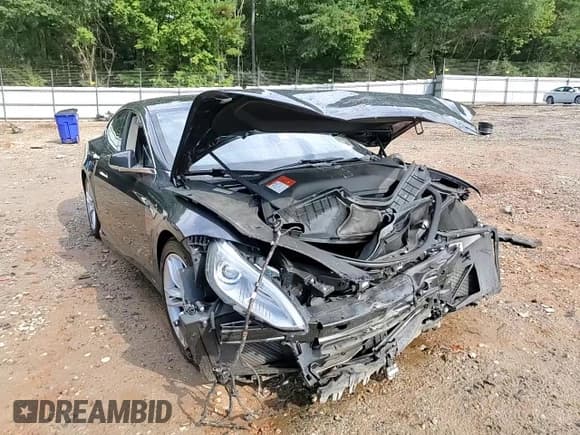 ✅ 2016 Tesla Model S 90D • VIN: 5YJSA1E22GF124093 • Lot: 84013565. Wystawiony na Copart z przebiegiem 40 504 mil. Bezpłatny archiwum sprzedaży aukcyjnych z USA i szczegółowy raport historii pojazdu na DreamBid. Zdjęcie 13.