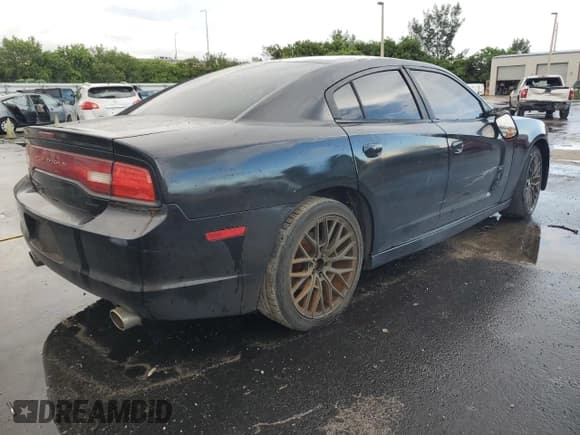 ✅ 2011 Dodge Charger Rallye • VIN: 2B3CL3CGXBH553995 • Лот: 81855915. Опубликован ранее на Copart с пробегом 96 494 миль. Бесплатный доступ к архиву аукционных продаж из США и подробный отчёт об истории автомобиля на DreamBid. Изображение 3.