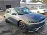 ✅ 2024 Hyundai Ioniq 5 SE Standard Range • VIN: KM8KM4DB0RU321327 • Lot: 41396112. Wystawiony na IAAI z przebiegiem 4 301 mil. Bezpłatny archiwum sprzedaży aukcyjnych z USA i szczegółowy raport historii pojazdu na DreamBid. Zdjęcie 1.