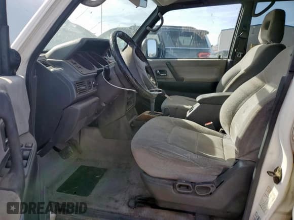 ✅ 1998 Mitsubishi Montero • VIN: JA4MR51R6WJ002639 • Lot: 82756475. Wystawiony na Copart z przebiegiem 234 948 mil. Bezpłatny archiwum sprzedaży aukcyjnych z USA i szczegółowy raport historii pojazdu na DreamBid. Zdjęcie 7.