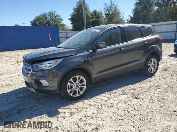 ✅ 2019 Ford Escape SE • VIN: 1FMCU0GD3KUA49954 • Lot: 92034105. Wystawiony na Copart z przebiegiem 15 369 mil. Bezpłatny archiwum sprzedaży aukcyjnych z USA i szczegółowy raport historii pojazdu na DreamBid. Zdjęcie 1.