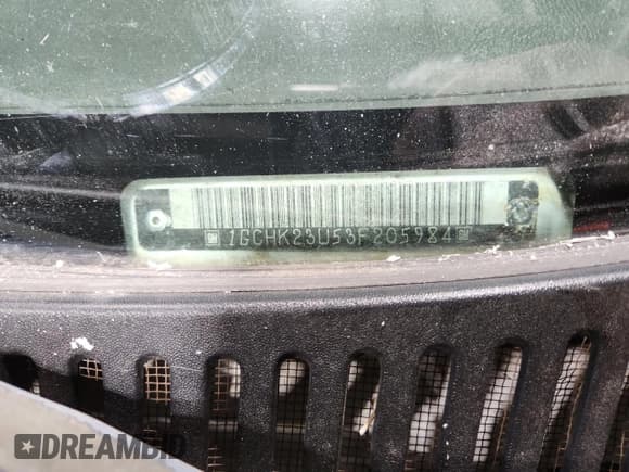 ✅ 2003 Chevrolet Silverado 2500HD LS • VIN: 1GCHK23U53F205984 • Lot: 93375735. Wystawiony na Copart z przebiegiem 170 525 mil. Bezpłatny archiwum sprzedaży aukcyjnych z USA i szczegółowy raport historii pojazdu na DreamBid. Zdjęcie 12.