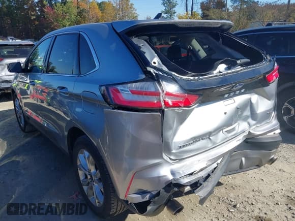 ✅ 2024 Ford Edge Titanium • VIN: 2FMPK4K94RBA90210 • Lot: 43616427. Wystawiony na IAAI z przebiegiem 45 539 mil. Bezpłatny archiwum sprzedaży aukcyjnych z USA i szczegółowy raport historii pojazdu na DreamBid. Zdjęcie 17.