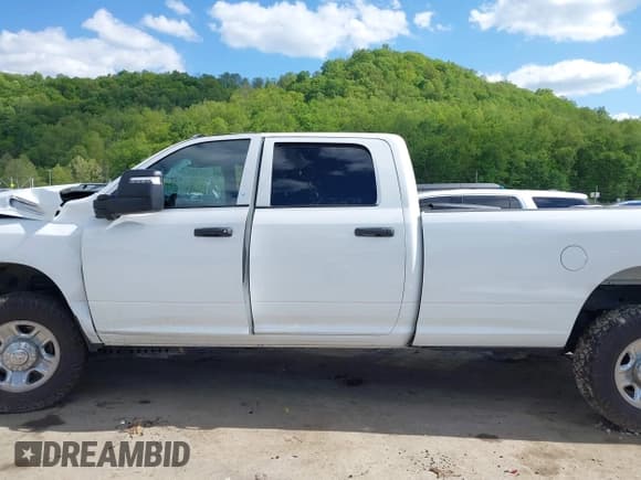 ✅ 2023 Ram 2500 Tradesman • VIN: 3C6UR5HJ9PG564714 • Lot: 42118104. Listed on IAAI with 18,111 mi. Free auction sales archive from the USA and detailed vehicle history report at DreamBid. Image 15.