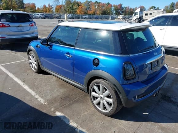 ✅ 2007 MINI Hardtop S • VIN: WMWMF73567TL87918 • Lot: 43527316. Listed on IAAI with 121,888 mi. Free auction sales archive from the USA and detailed vehicle history report at DreamBid. Image 3.