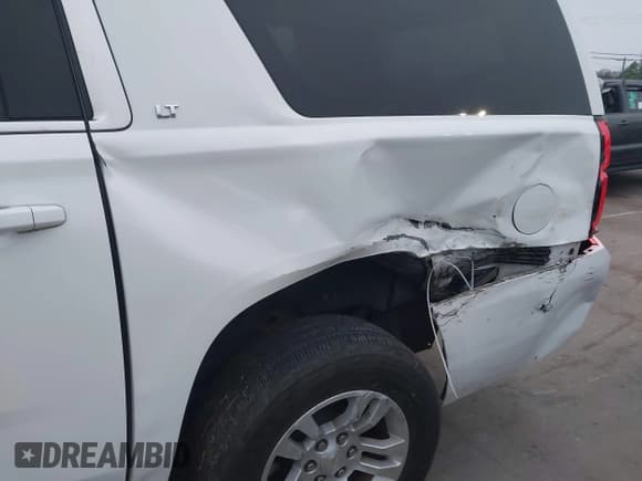 ✅ 2020 Chevrolet Suburban LT • VIN: 1GNSCHKC6LR113299 • Lot: 41921541. Wystawiony na IAAI z przebiegiem 89 902 mil. Bezpłatny archiwum sprzedaży aukcyjnych z USA i szczegółowy raport historii pojazdu na DreamBid. Zdjęcie 6.